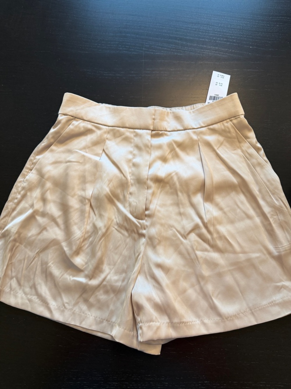 Abercrombie Satin Tailored short size Small  ivory/cream